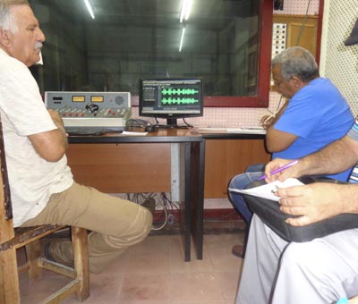 Ernesto Martínez y Rolando de la Cruz, integrantes del jurado del Festival de la Radio durante las audiciones // Foto Marlene Herrera