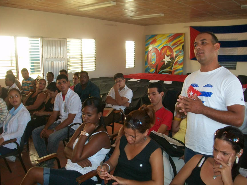 Pleno del Comité Municipal de la Unión de Jóvenes Comunistas (UJC) // Foto Roberto Mesa