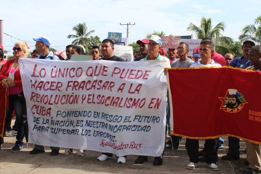 Campesinos de la CCS Frank País votan contra el bloqueo // Foto Marlene Herrera