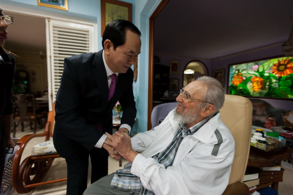 Fidel se reúne con el Presidente de Vietnam. Foto: Alex Castro