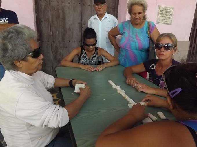 Miembros de la ANCI mostraron sus hablidades en los juegos de mesa // Foto Eliexer Peláez