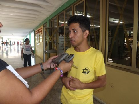 Luis Antonio Guerra Vega, secretario ideológico del comité de la Unión de Jóvenes Comunistas (UJC) en la UDG // Foto Marlene Herrera