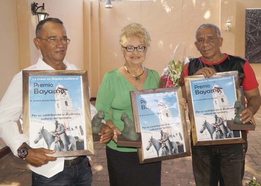 De izquierda a derecha Andrés Araujo Guisado, Ana Coronado Vázquez y Ernesto Martínez Robles / Foto Luis Carlos Palacios (La Demajagua)