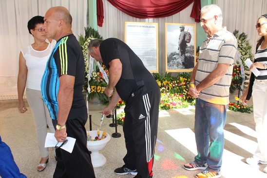 Tributo del pueblo de Manzanillo a Fidel // Foto Marlene Herrera