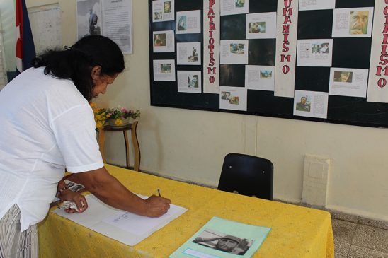 Tributo del pueblo de Manzanillo a Fidel // Foto Marlene Herrera