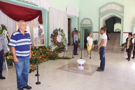 Tributo del pueblo de Manzanillo a Fidel // Foto Marlene Herrera