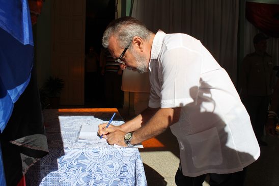 Tributo del pueblo de Manzanillo a Fidel // Foto Marlene Herrera