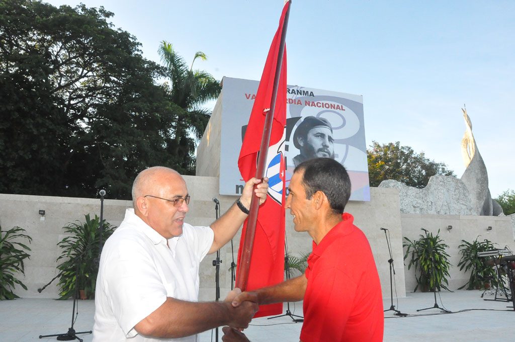 Destacamento Mirando al Mar 10 de octubre, perteneciente a la comunidad La Demajagua, recibió la Bandera 28 de septiembre // Foto tomada de Periódico La Demajagua