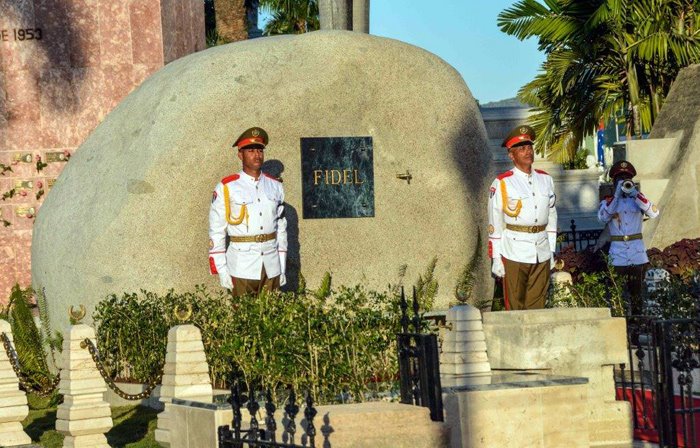 Cenizas del Comandante en Jefe de la Revolución Cubana, en el Cementerio de Santa Ifigenia // Foto Juvenal Balán (Periódico Granma)