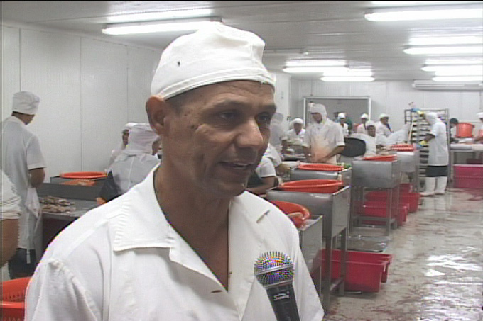 Jesús García Batista, jefe de la brigada del salón de pescado // Foto Golfovisión TV