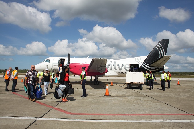 Aeropuerto de Manzanillo recibe nueva ruta entre Cuba y Estados Unidos // Foto José Ortiz