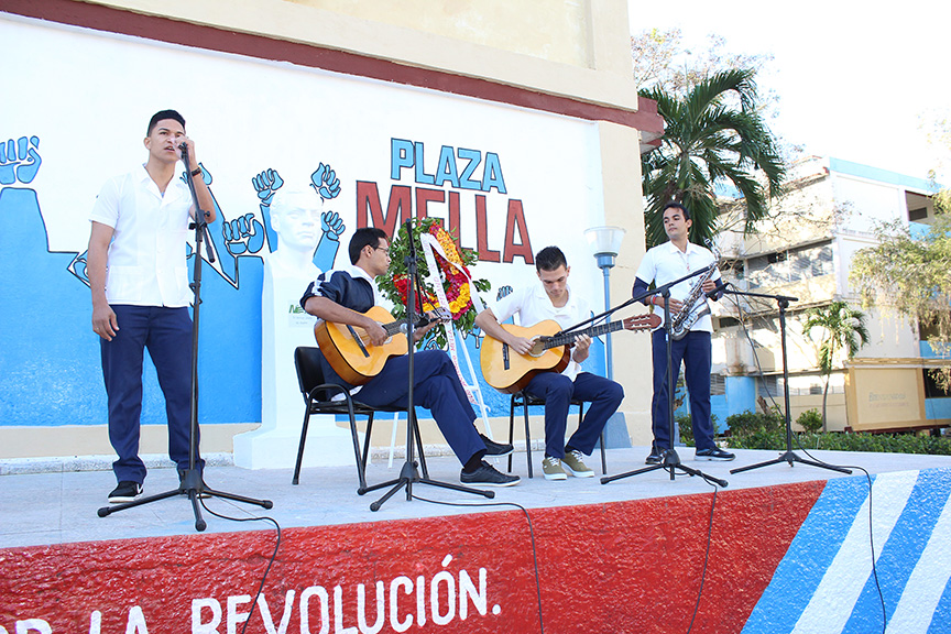 Homenaje a Julio Antonio Mella y Celia Sánchez en universidad médica de Manzanillo // Foto Marlene Herrera