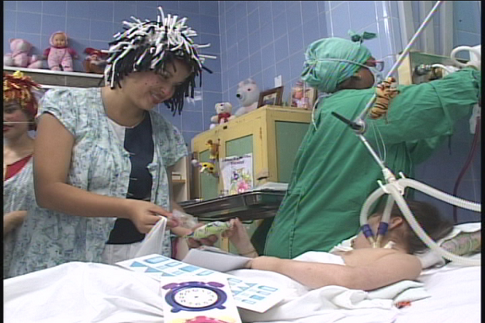 Miembros de la AHS visitaron las salas de oncohematología y de cuidados intensivos del Hospital Pediátrico de Manzanillo // Foto Golfovisión TV