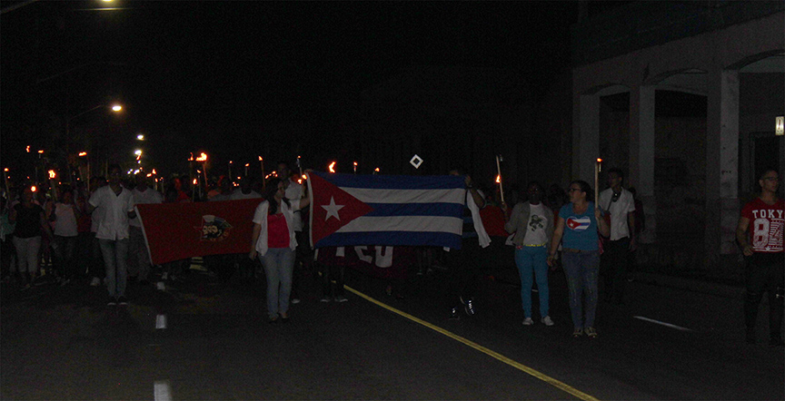 Marcha de las Antorchas en Manzanillo // Foto Marlene Herrera