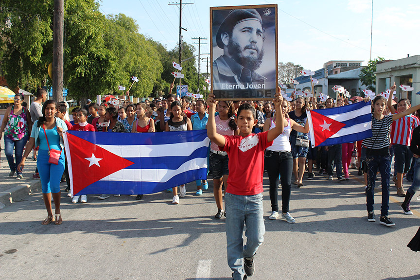 Presente el homenaje a Fidel en el desfile martiano // Foto Marlene Herrera