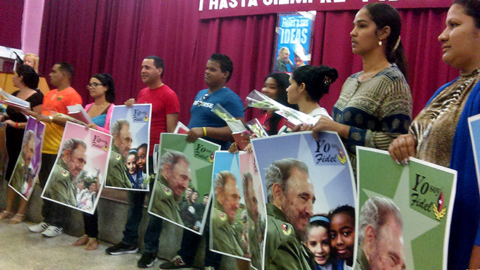 Los mejores secretarios de los comités de base del territorio recibieron regalos y reconocimientos por la labor realizada en el entorno donde cada uno de ellos estudia o trabajan // Foto Eliexer Peláez