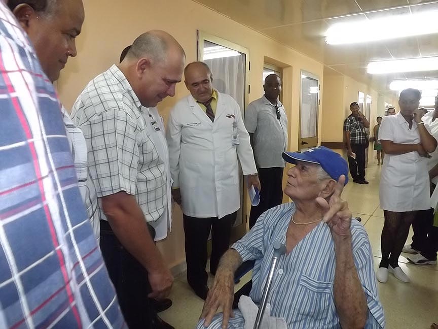 En el recién finalizado 2016 el doctor Roberto Morales Ojeda, Ministro cubano de la Salud Pública visitó varias instalaciones del Hospital Clínico, Quirúrgico y Docente Celia Sánchez Manduley // Foto Marlene Herrera