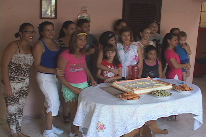 Jóvenes de la televisión manzanillera dedican una conexión necesaria especial al 4 del abril // Foto Golfovisión TV
