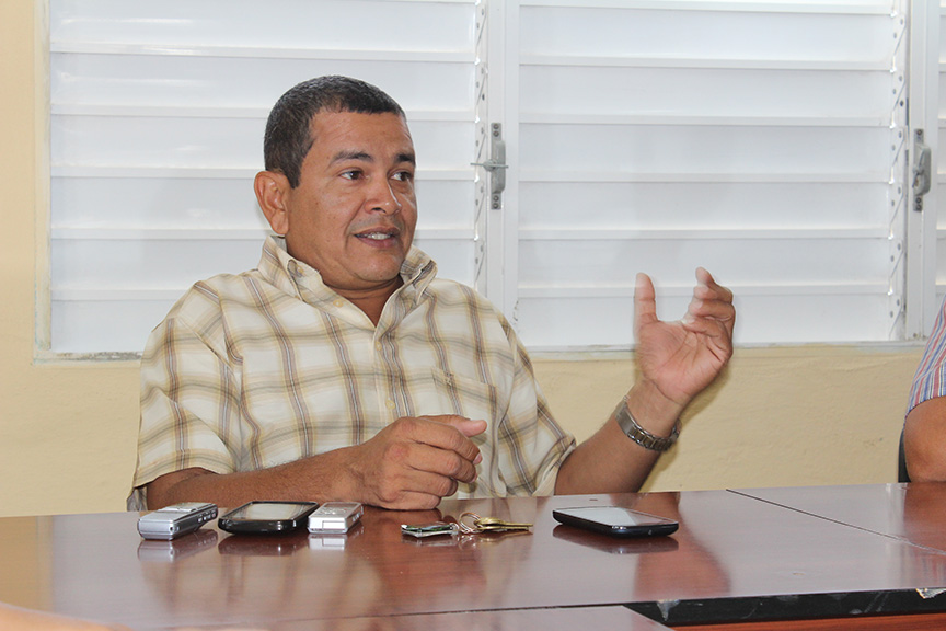 Enrique Remón, presidente del gobierno en Manzanillo explicó las proyecciones acerca de la posibilidad de la llegada de un crucero a la ciudad // Foto Marlene Herrera