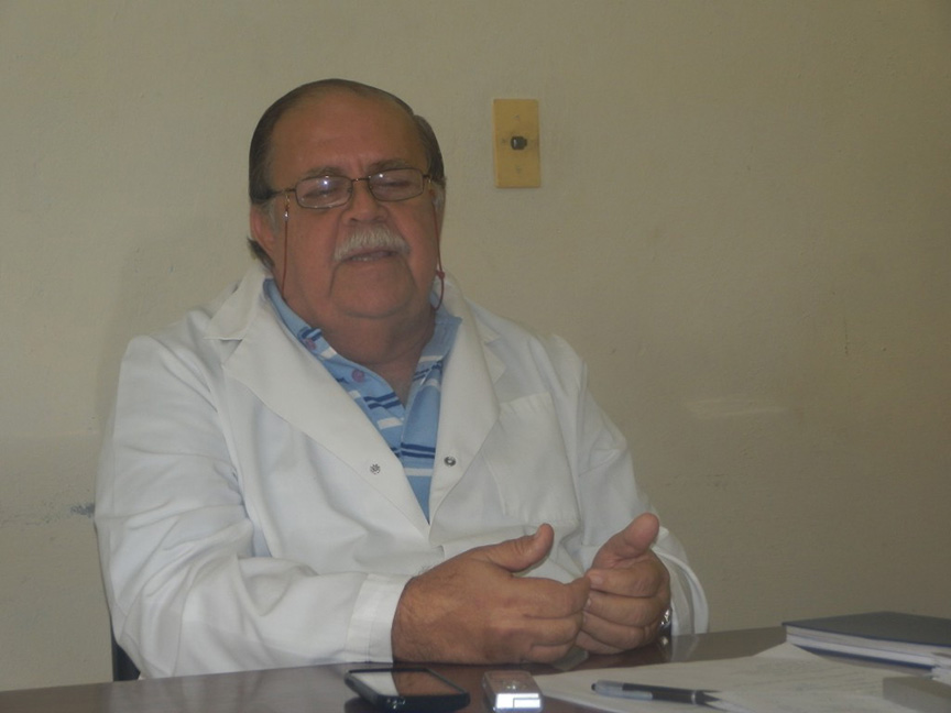 Juan Nicolás Soriano Díaz, Jefe de departamento docente de Estomatología, en la Universidad de Ciencias Medicas Celia Sánchez Manduley // Foto Lilian Salvat