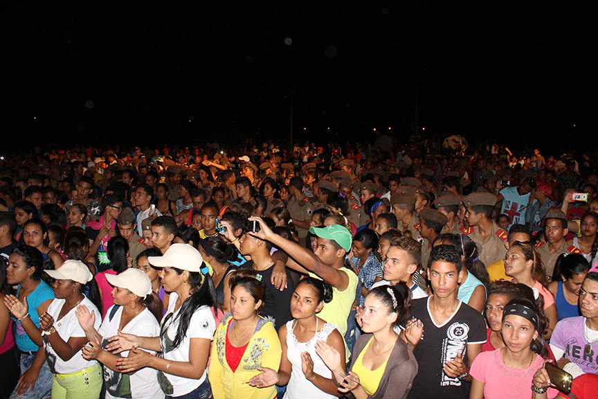 Yo soy Fidel, gritaron los jóvenes junto a Teniente Rey // Foto Marlene Herrera