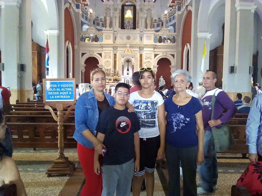 Martha Coralioa y su familia visitaron también el Santuario El Cobre // Foto tomada de Facebook