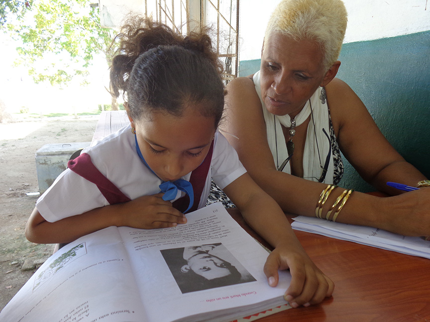Los niños responden preguntas sobre el texto leído // Foto Marlene Herrera