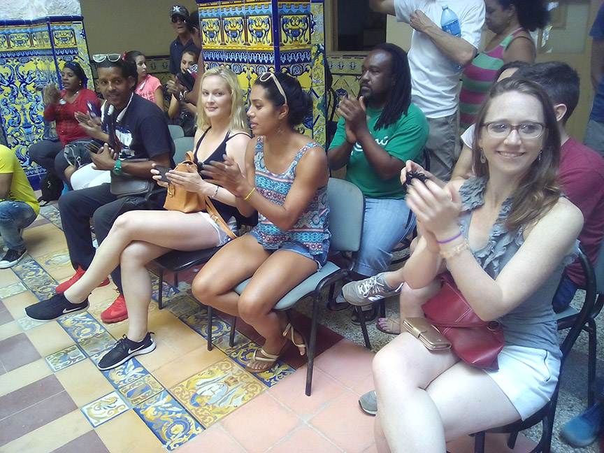 Realizan en Manzanillo intercambio cultural entre casineros de Cuba y los Estados Unidos // Foto Eliexer Peláez