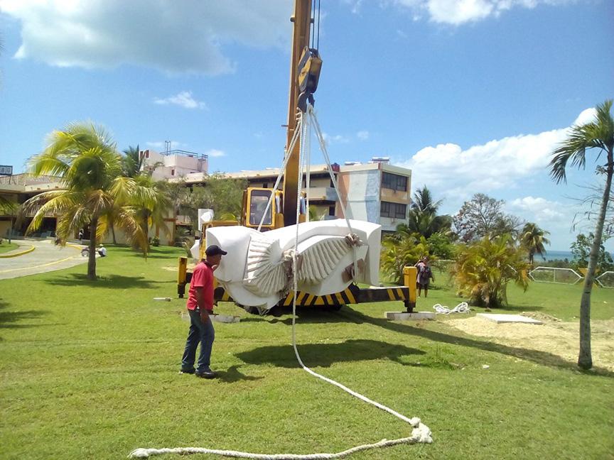 Las obras son emplazadas en áreas del Hotel Guacanayabo // Foto Lilian Salvat