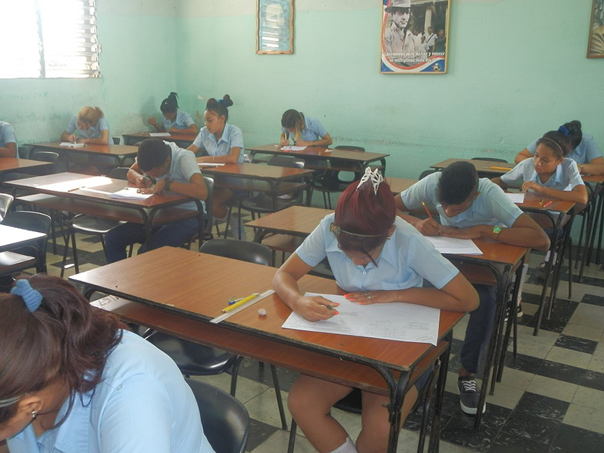 Más de 400 estudiantes de duodécimo grado aspirantes a estudios universitarios // Foto Lilian Salvat