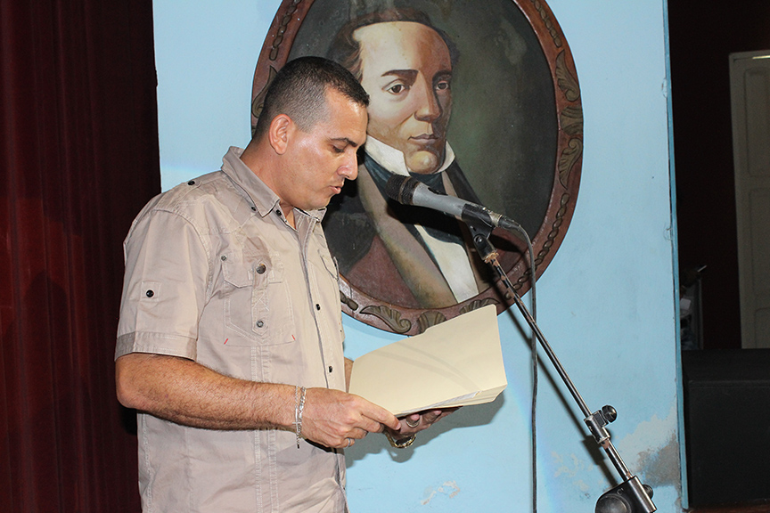 Pablo Noguera Sánchez, director del IPU Mella felicitó a los graduados // Foto Marlene Herrera