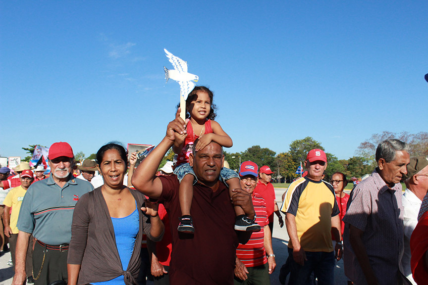 Un desfile por la paz // Foto Marlene Herrera