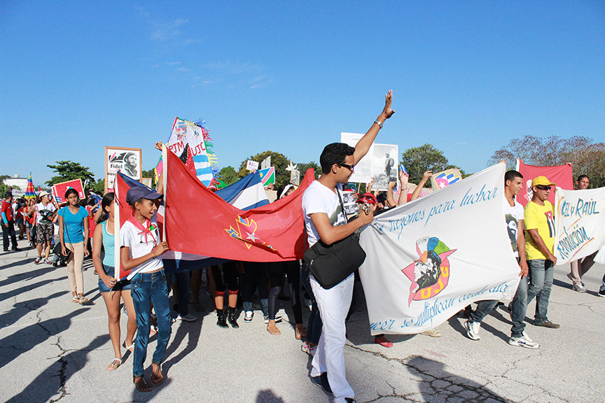 Pioneros exploradores participaron en el desfile por el Primero de Mayo // Foto Marlene Herrera