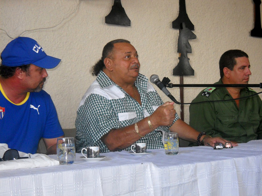 Ronaldo Veitía Valdivié intercambió con los medios de prensa // Foto Lilian Salvat