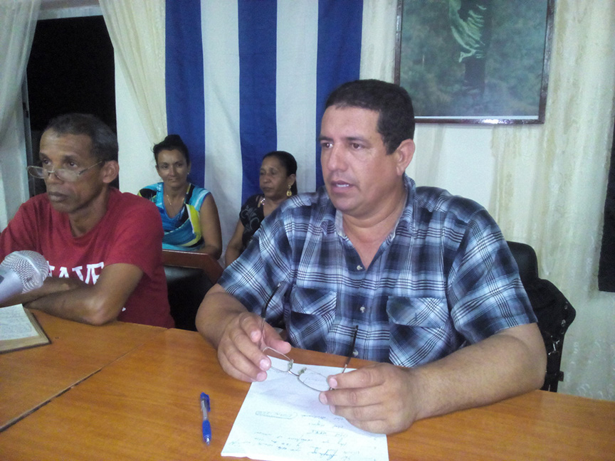 Calixto Santiesteban Ávila, Secretario del PCC en Manzanillo llamó a los manzanilleros a no retroceder en los principales indicadores que mide la organización // Foto Eliexer Peláez