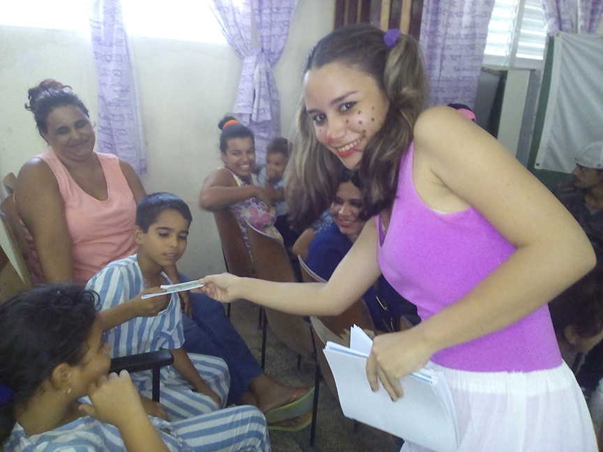 Grupo NAORES intecambia con niños hospitalizados // Foto Eliexer Peláez