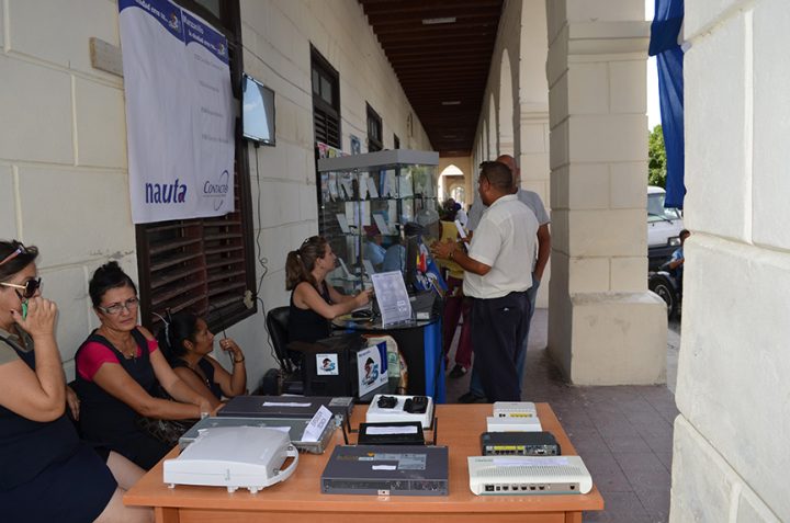 Emprea de Telecomunicaciones de Cuba ETECSA // Foto Marlene Herrera
