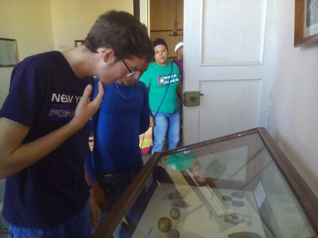 Lo jóvenes visitaron el Museo Municipal // Foto Eliexer Peláez Lo jóvenes visitaron el Museo Municipal // Foto Eliexer Peláez