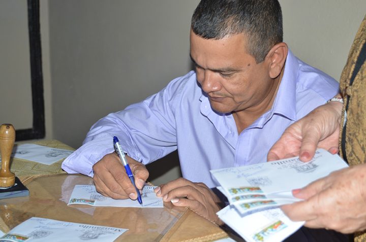 José Enrique Remón, presidente del Gobierno en Manzanillo durante la cancelación del sello por el 225 aniversario de la ciudad // Foto Marlene Herrera