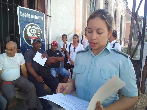 Primer teniente, oficial de inmigraciones Maray del Río Columbié // Foto Eliexer Peláez