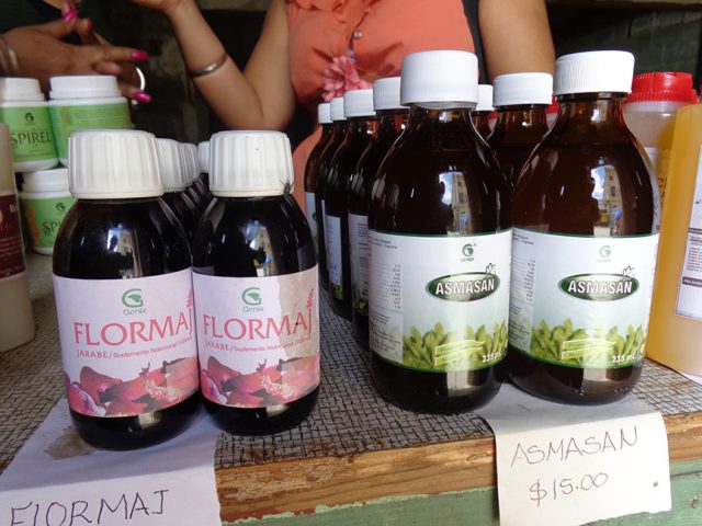 Jarabe de Flor de Majagua y el Asmasan entre los más solicitados // Foto Marlene Herrera Jarabe de Flor de Majagua y el Asmasan entre los más solicitados // Foto Marlene Herrera