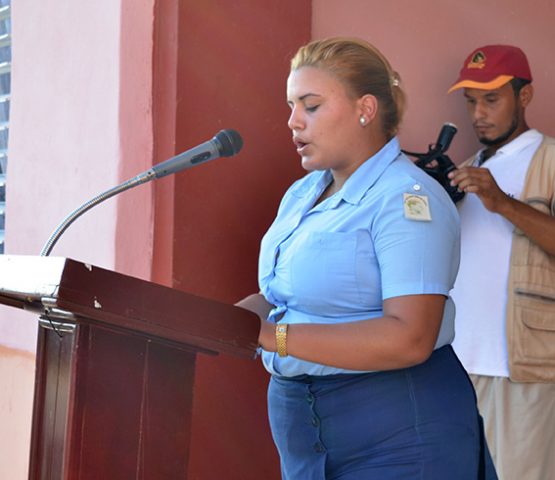 A nombre de todos los estudiantes del municipio habló la joven Claudia Oliva Méndez, presidenta de la Federación Estudiantil de la Enseñanza Media (FEEM) // Foto Marlene Herrera