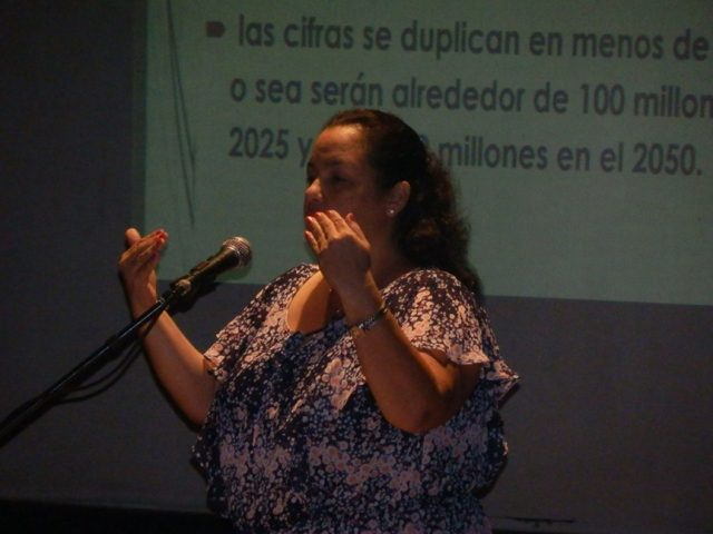 Con la conferencia magistral impartida por la doctora Leonor Núñez, El ejercicio físico y la calidad de vida, comenzó este evento // Foto Lilian Salvat