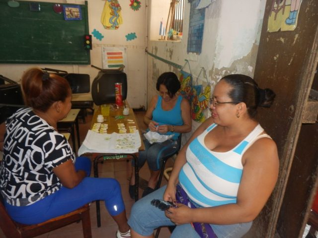 Educadores preparan condiciones para reiniciar el curso escolar // Foto Lilian Salvat