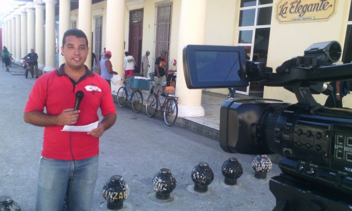 Eliexer Peláez Pacheco, periodista del canal Golfovisión // Foto Lilian Salvat