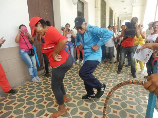 El baile en el Festival Caribeño Nacional del Adulto Mayor // Foto Lilian Salvat