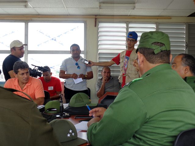 Osvani Núñez, jefe Comercial de la empresa Eléctrica explicó la situación actual // Foto Marlene Herrera