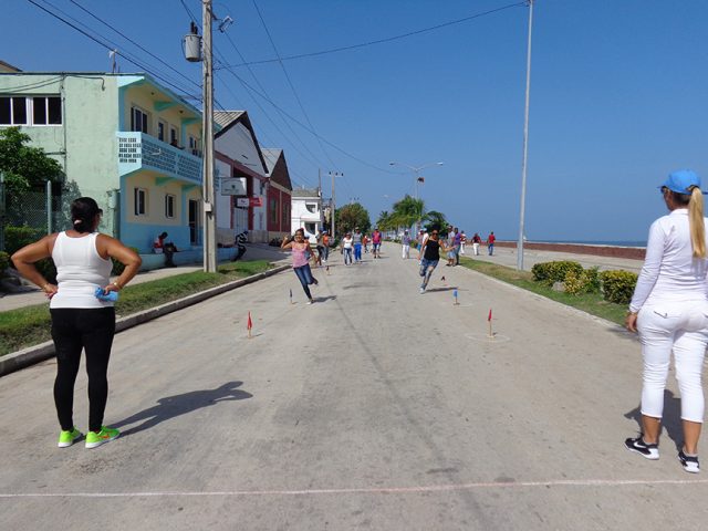 Competencias con juegos recreativos // Foto Marlene Herrera