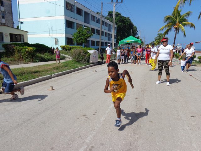 Los niños compiten // Foto Marlene Herrera