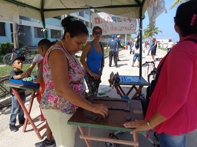 Los juegos de mesa en la preferencia de algunos // Foto Marlene Herrera